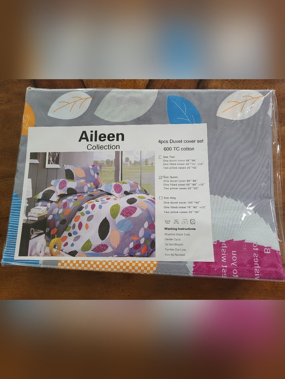 NWT Queen 4 Piece Duvet Set